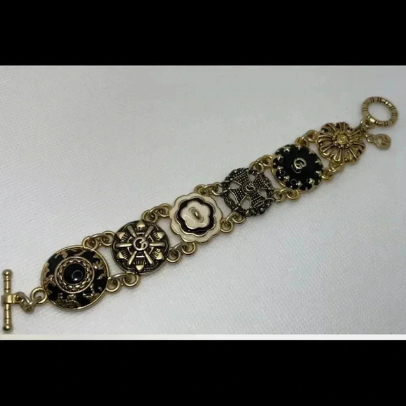 ST. JOHN Women’s Vintage Enamel Gold Tone Metal Bracelet Black White - Picture 3 of 10